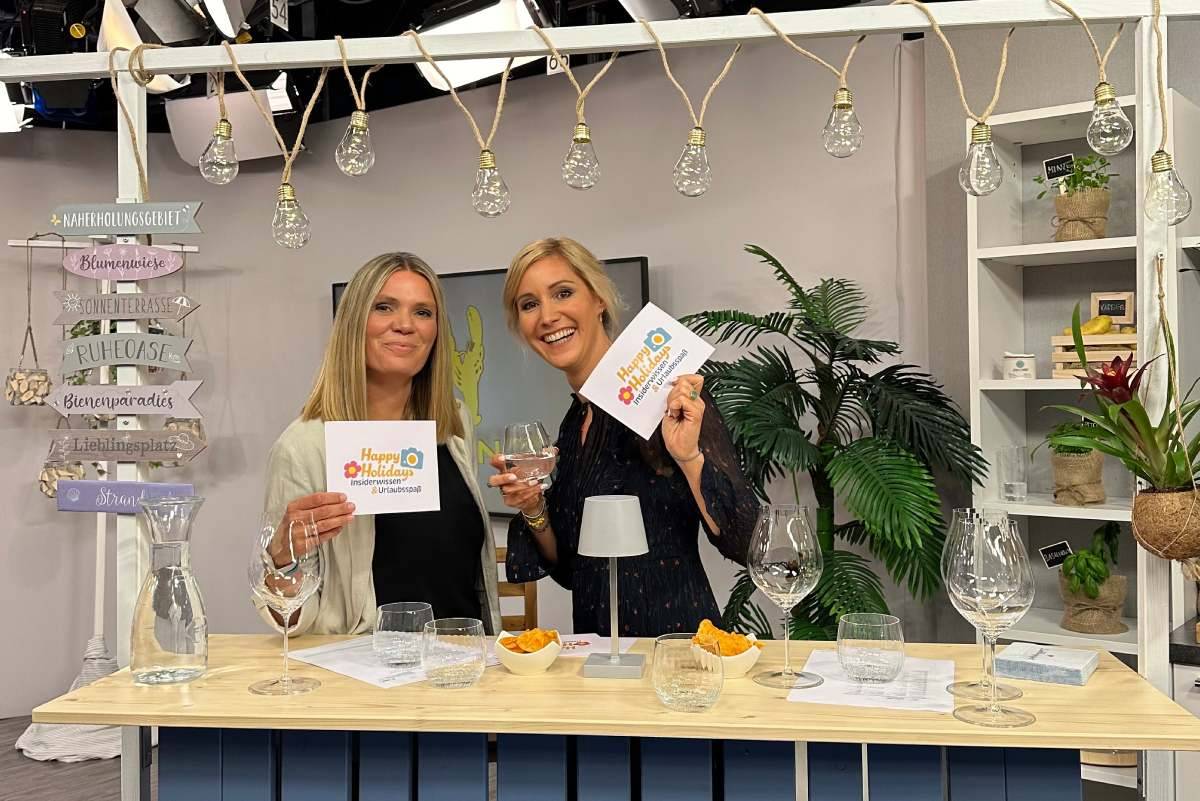 Franzi und Sophia bei der Happy Holidays Show 2024