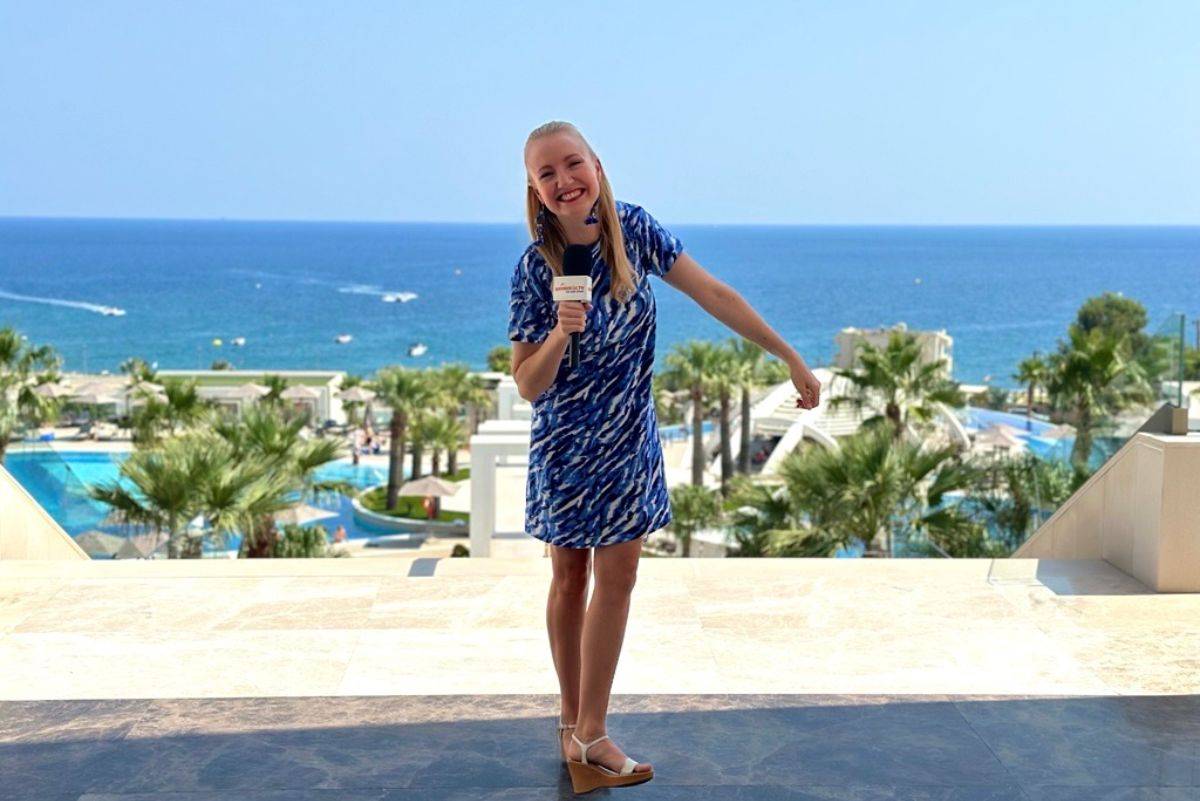 Moderatorin Sarah live auf Rhodos