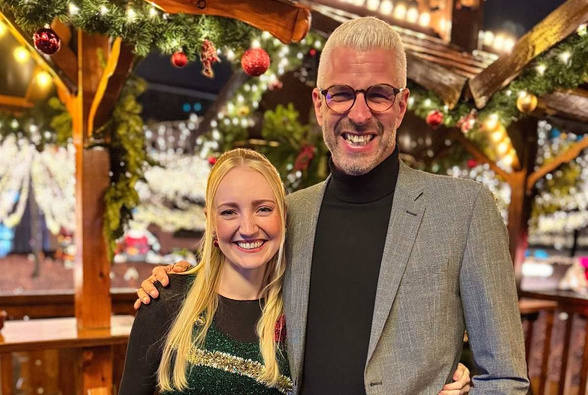 Sarah und Mark auf der Weihnachtsfeier in Essen