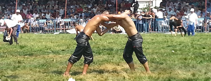 Beim Öl Ringkammpf an der türkischen Riviera