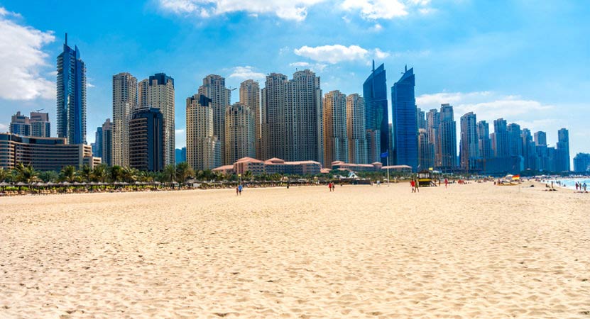 Jumeirah Beach in Dubai ist ein toller Tipp für Sonnenanbeter