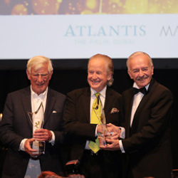 Traumschiff bei der goldenen Sonne