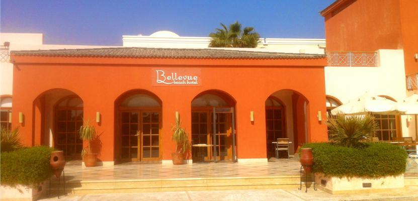 Eingang zum Bellevue Beach Hotel