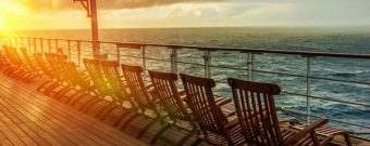 Sonnendeck auf Kreuzfahrtschiff