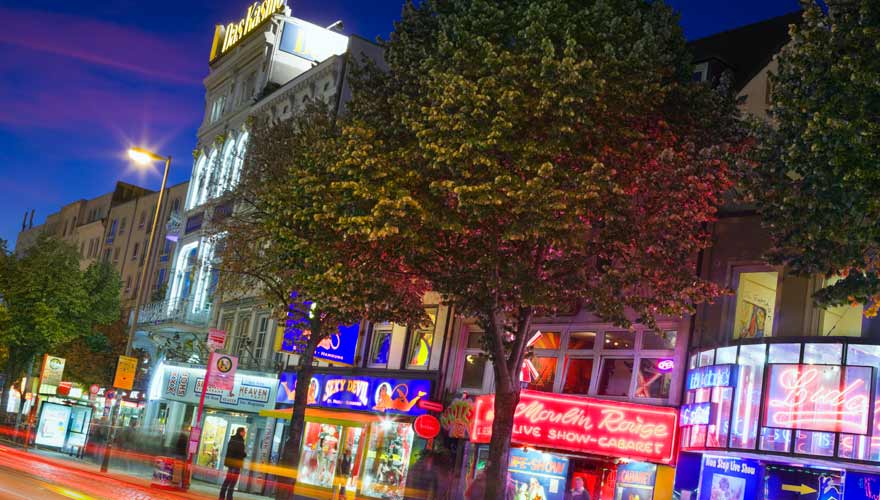 Reeperbahn in Hamburg bei Nacht