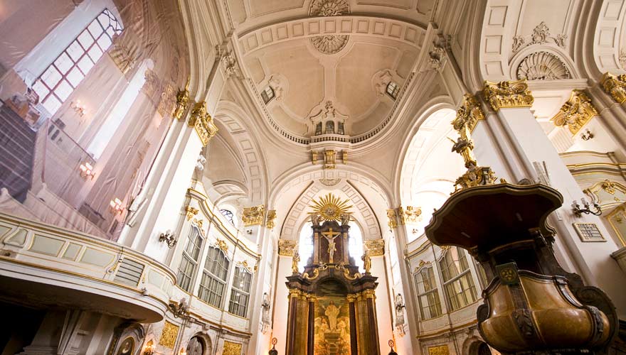 Altarraum der Sankt Michaelis Kirche in Hamburg