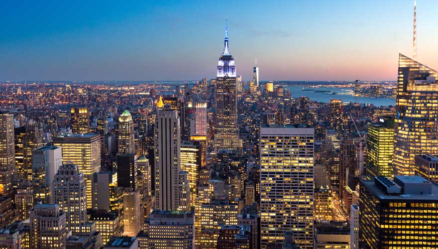 Skyline von New York am Abend