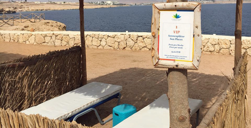 VIP-Lounge am Strand des Labranda Tower Bay Hotels in Sharm el Sheikh