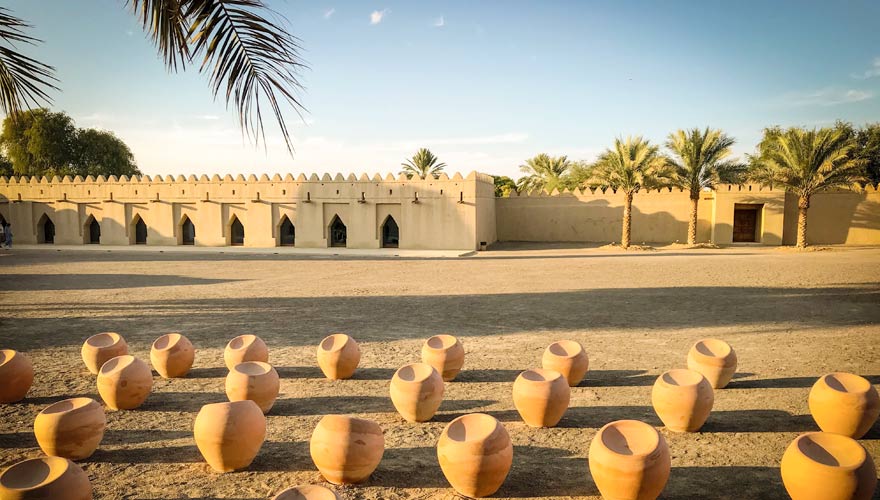 Al Jahili Fort in der Al Ain Oase bei Abu Dhabi ist eine tolle Sehenswürdigkeit