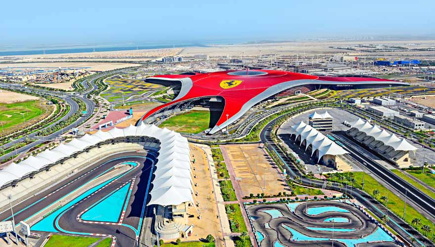 In Ferrari World wartet ein Freizeitpark rund um Geschwindigkeit und Action auf euch