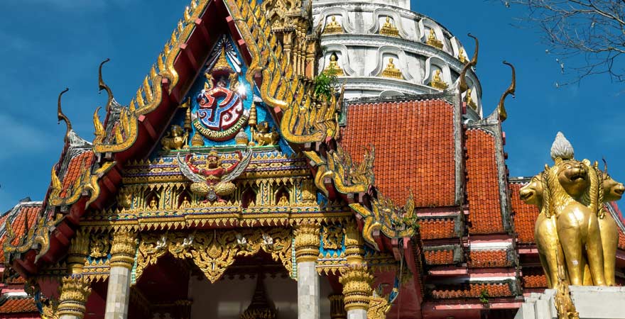 Eingang zum Wat Bang Riang Tempel in Khao Lak