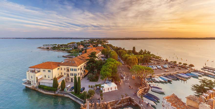 Blick auf Sirmione am Gardasee