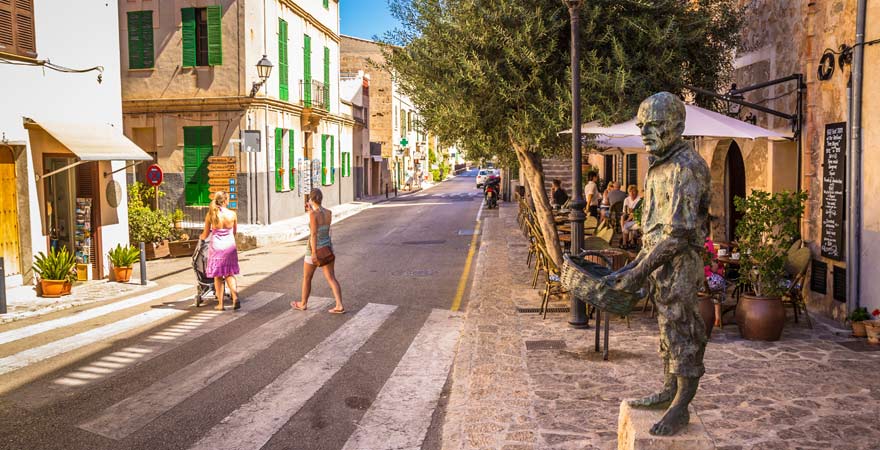 Spaziergang mit der Familie durch Palma de Mallorca