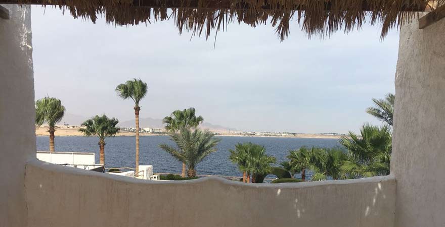 Ausblick aufs Meer vom Innenhof des Labranda Tower Bay Sharm el Sheikh