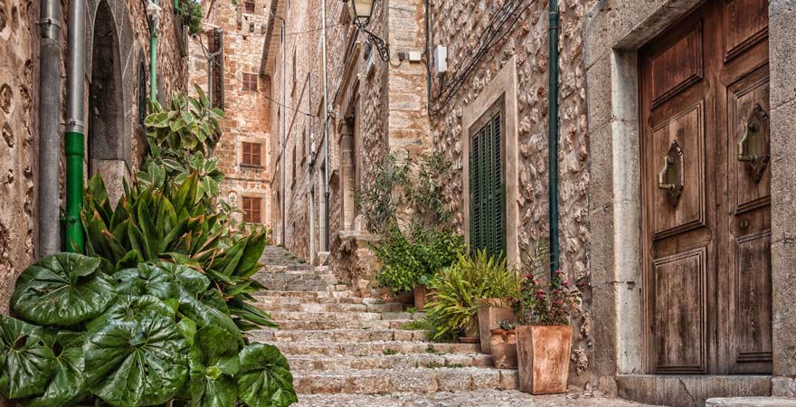 Die Gassen von Fornalutx sind eine der Top-Sehenswürdigkeiten auf Mallorca