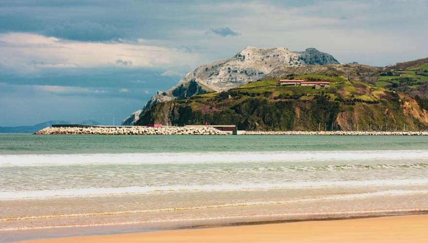 Strand von Laredo an der Costa de Cantabria in Spanien