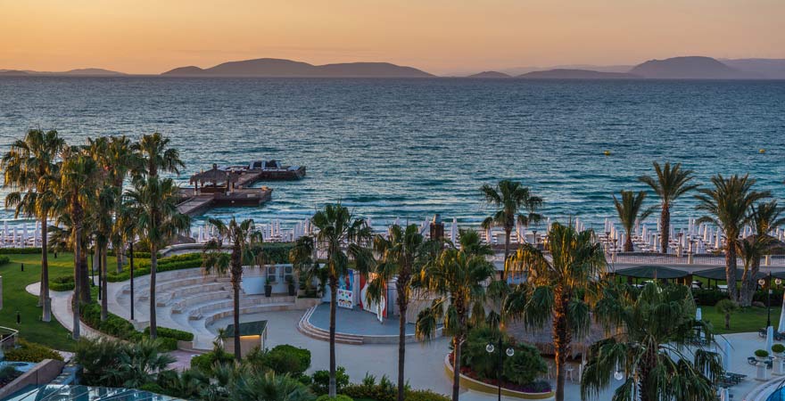 Ausblick von Cesme am Abend auf die Türkische Ägäis