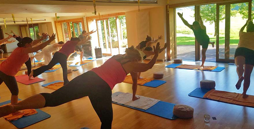 Yoga im Detox-Urlaub, Krieger 3