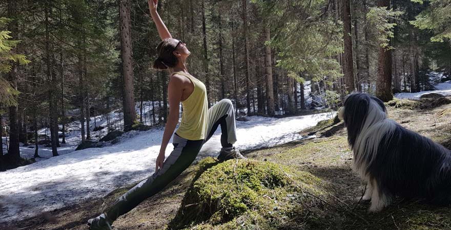 Krieger-1-Variation für Detox-Yoga