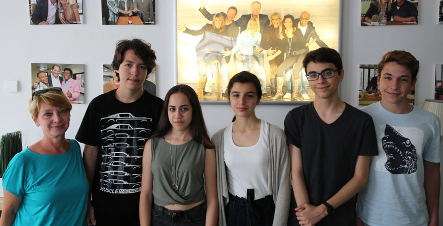 Schüler der Deutschen Schule Bodrum im sonnenklar.TV Studio