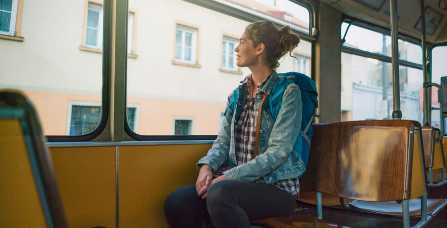 Frau im Singleurlaub