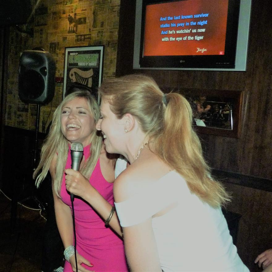 Karaoke im Reflections in Mellieha, Malta