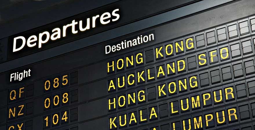 Abflugtafel am Flughafen