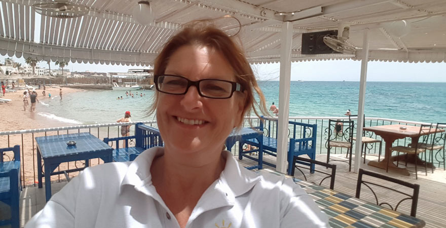 Astrid in der Strandbar des Wassergymnastik, Marlin Inn Azur Resorts