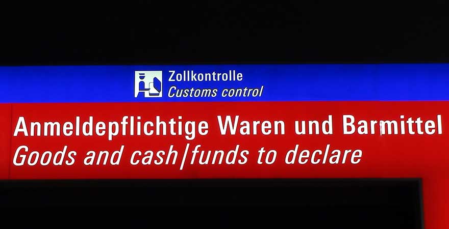 Zollkontrolle am Flughafen