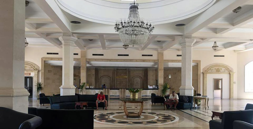 Lobby im Barka Bay Resort