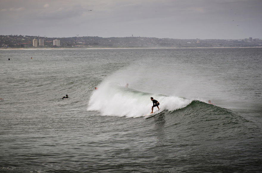 Surfer vor Durban, Südafrika