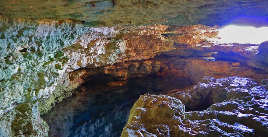 Höhle in Comino