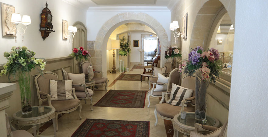 Lobby, Hotel Osborne, Valletta
