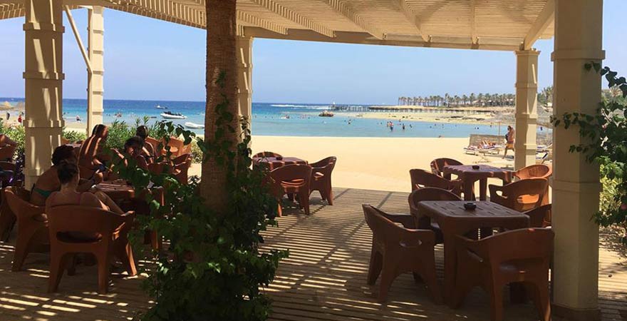 Beach Bar im Brayka Bay Resort