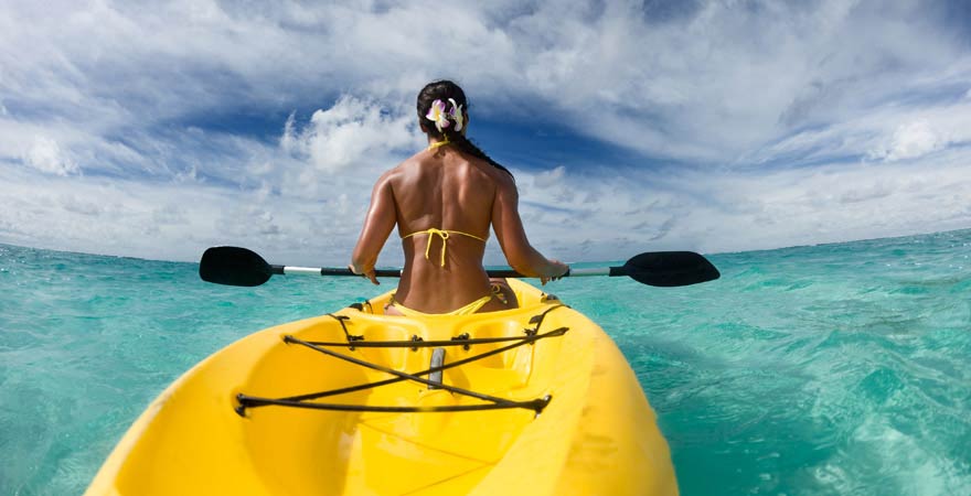 Auch Kajakfahren zählt zu unseren Reisetipps für die Malediven