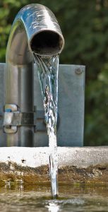 Wasserrohr am Kneippbecken