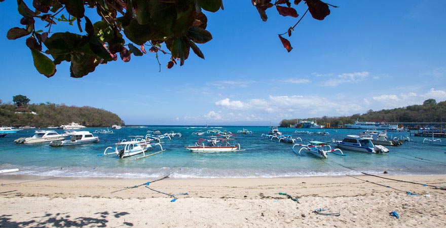 Boote am Padang Bai Beach auf Bali