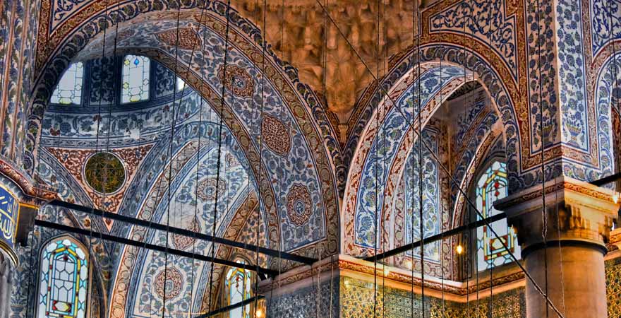 Die Blaue Moschee (Sultan-Ahmed-Moschee) in Istanbul von innen