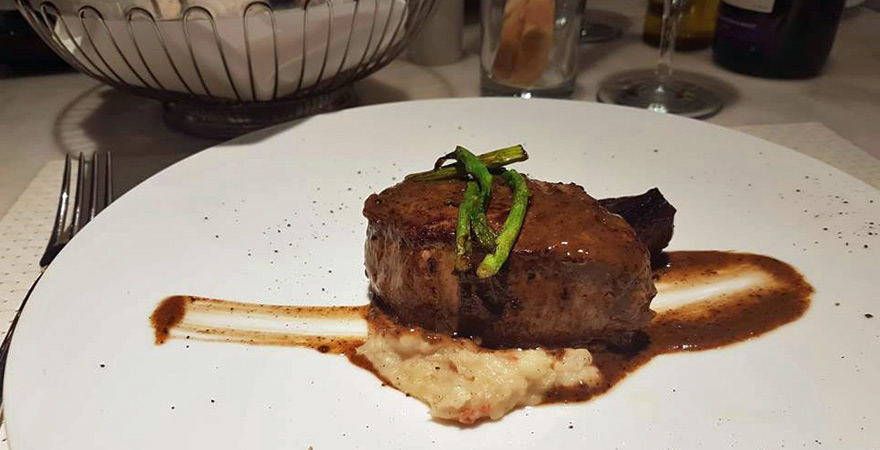 Ein Filetsteak, das im Limoneli Restaurant im Steigenberger Alcazar serviert wurde