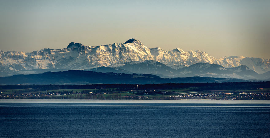 Bodensee vor Alpenpanorama