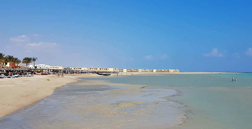 Strand vor dem Magic Tulip Beach Resort