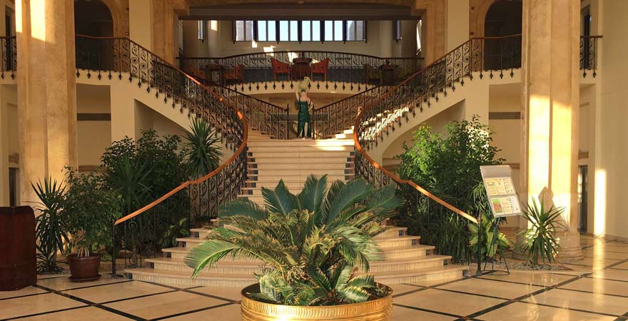 Lobby im Magic Tulip Beach Resort