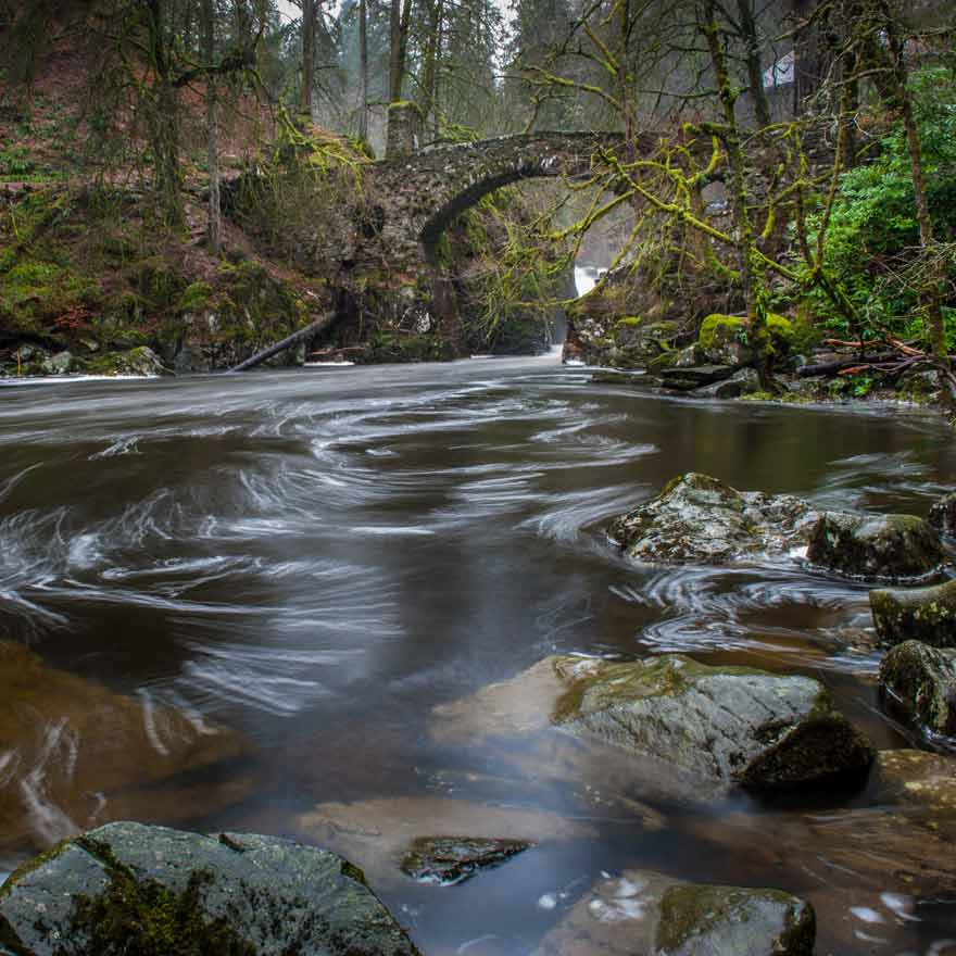 Die Hermitage Bridge bei Dunkeld gehört zu den Top-Sehenswürdigkeiten in Schottland