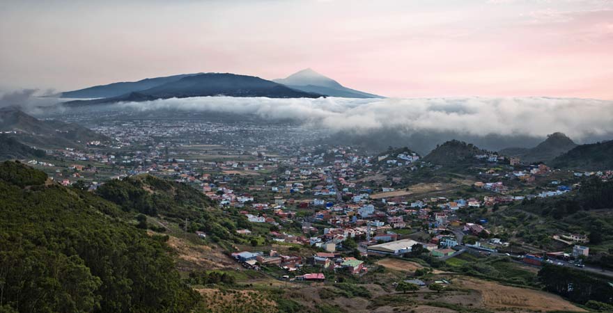 San Cristobal de la Laguna mit Wald Las Mercedes auf Teneriffa