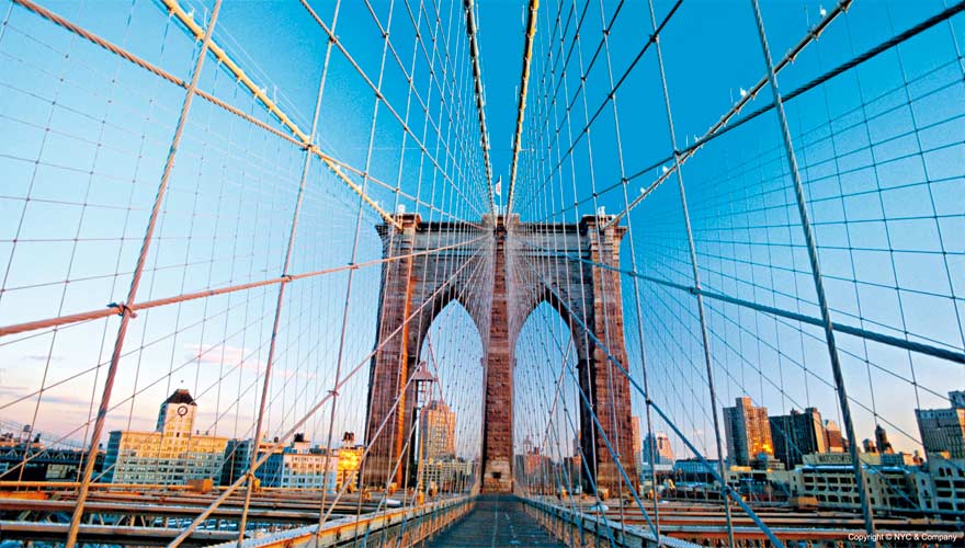 Eine sehr berühmte Brücke ist die Brooklyn Bridge in New York