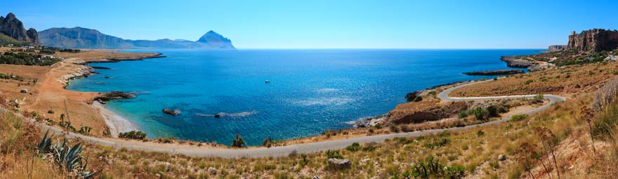 Der Bue Marino ist ein Top-Strand auf Sizilien