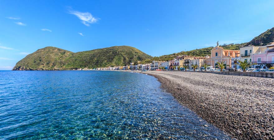Ein Highlight auf Sizilien ist der Kiesstrand von Canneto