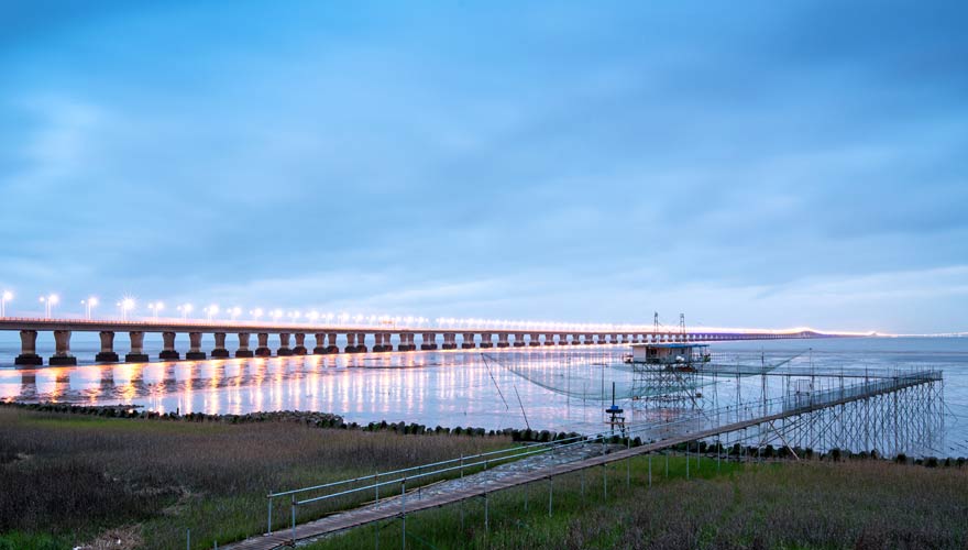 Rekordverdächtig lang ist die berühmte Brücke Hangzhou Wan Daqiao