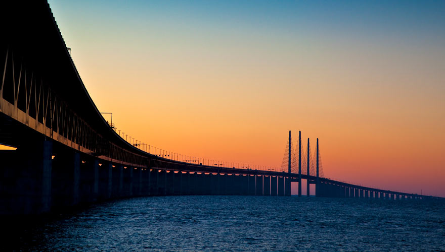 Eine berühmte Brücke an der Grenze von Dänemark nach Schweden ist die Öresundbrücke