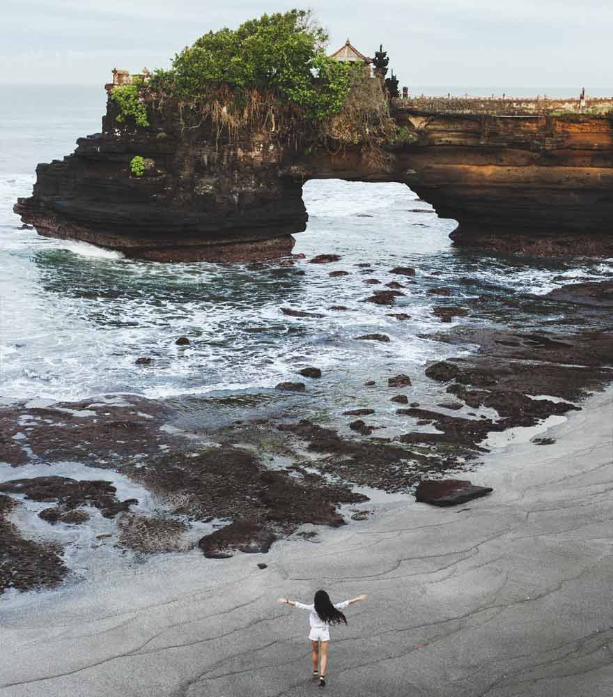 Der Strand von Batu Bolong auf Bali liegt in der Nähe des Tanah Lot Tempels